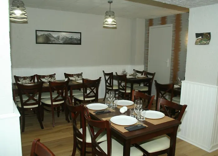 Les Castets D'ayre מלון בארג'ס